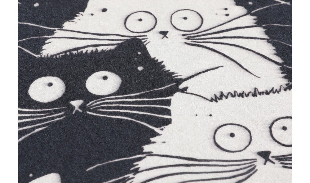 Covoras de baie, White Cats DJT