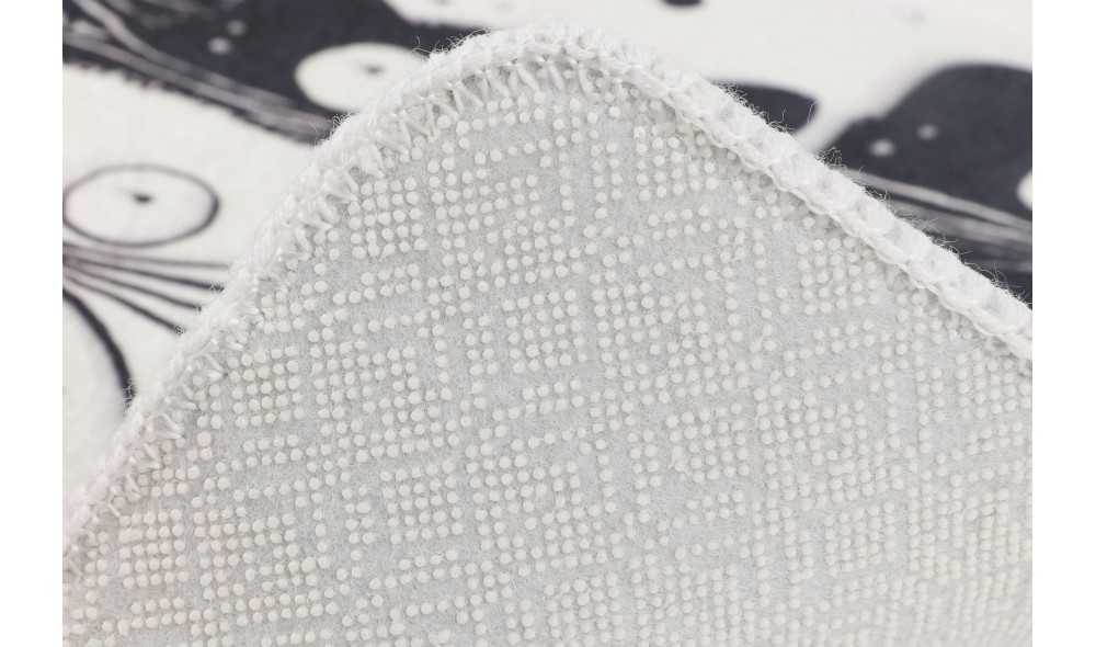 Covoras de baie, White Cats DJT